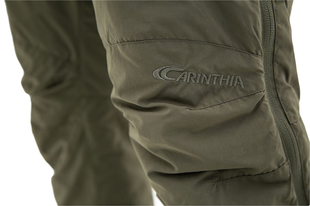 carinthia-pants-windbreaker-oliv-knees