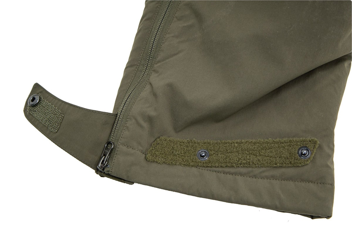 carinthia-pants-windbreaker-olive-legs